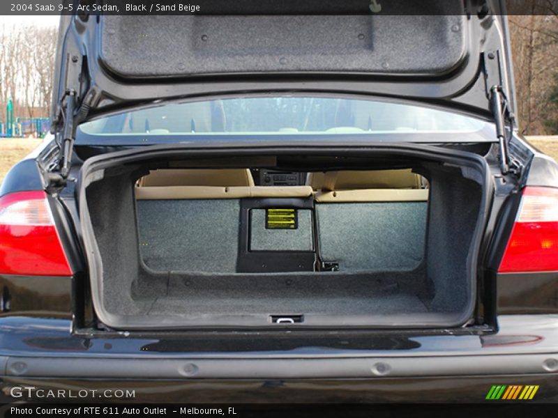 Black / Sand Beige 2004 Saab 9-5 Arc Sedan