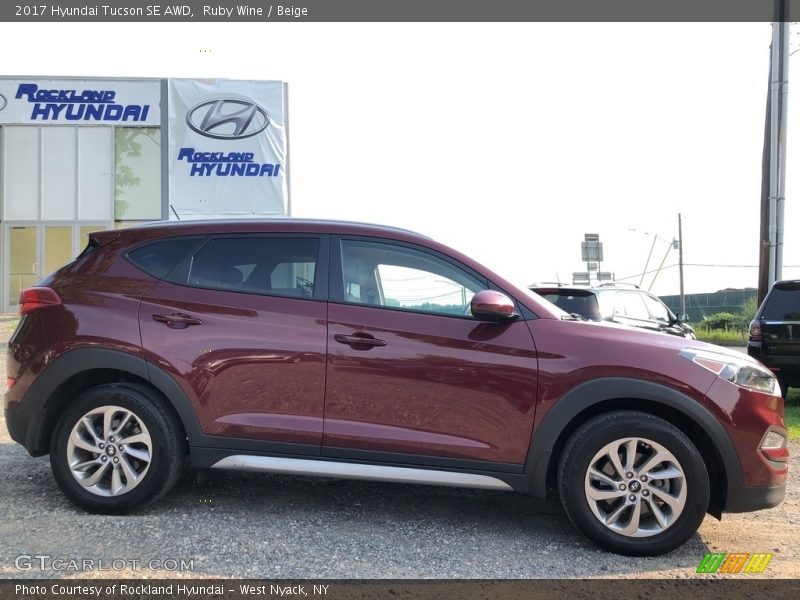 Ruby Wine / Beige 2017 Hyundai Tucson SE AWD