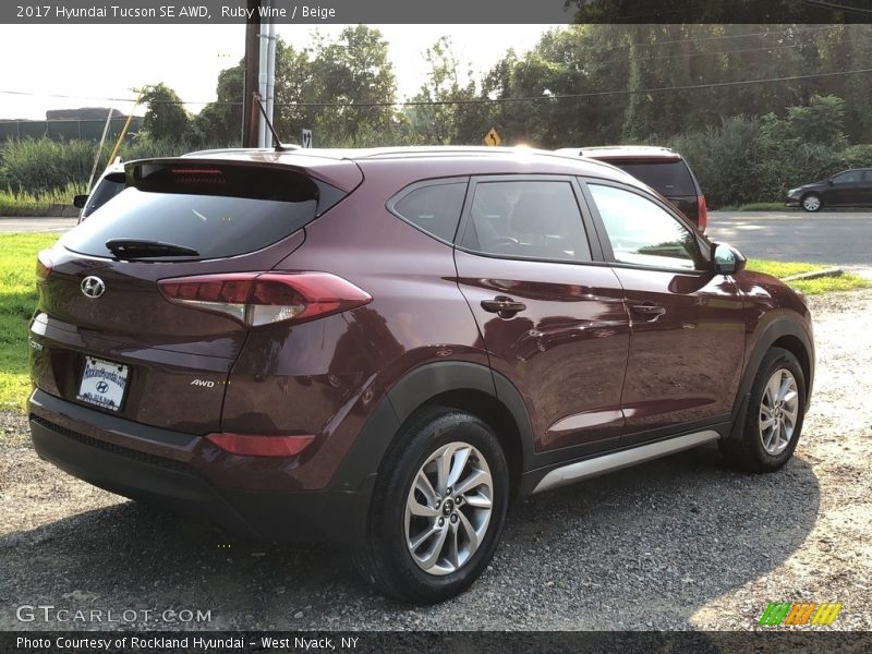 Ruby Wine / Beige 2017 Hyundai Tucson SE AWD