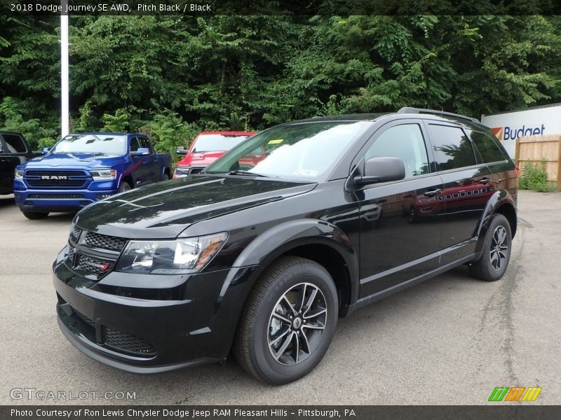 Front 3/4 View of 2018 Journey SE AWD