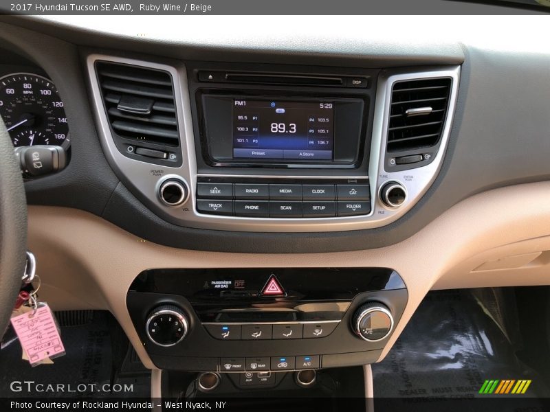 Ruby Wine / Beige 2017 Hyundai Tucson SE AWD