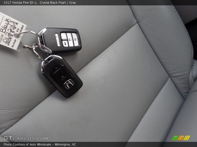 Crystal Black Pearl / Gray 2017 Honda Pilot EX-L