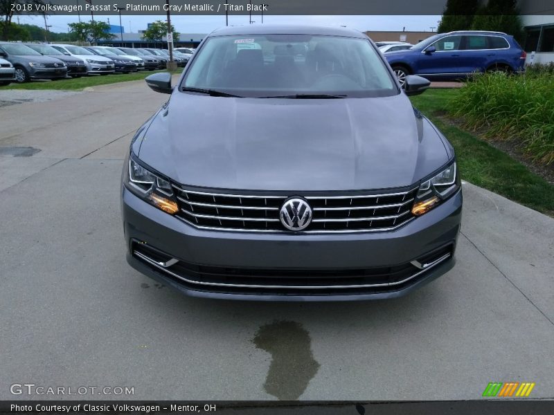 Platinum Gray Metallic / Titan Black 2018 Volkswagen Passat S