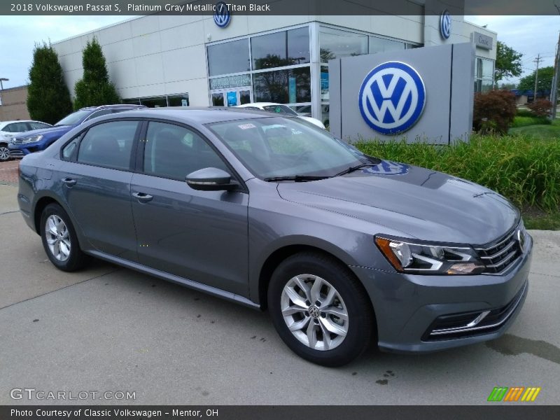 Platinum Gray Metallic / Titan Black 2018 Volkswagen Passat S