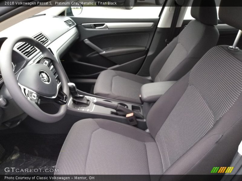 Platinum Gray Metallic / Titan Black 2018 Volkswagen Passat S