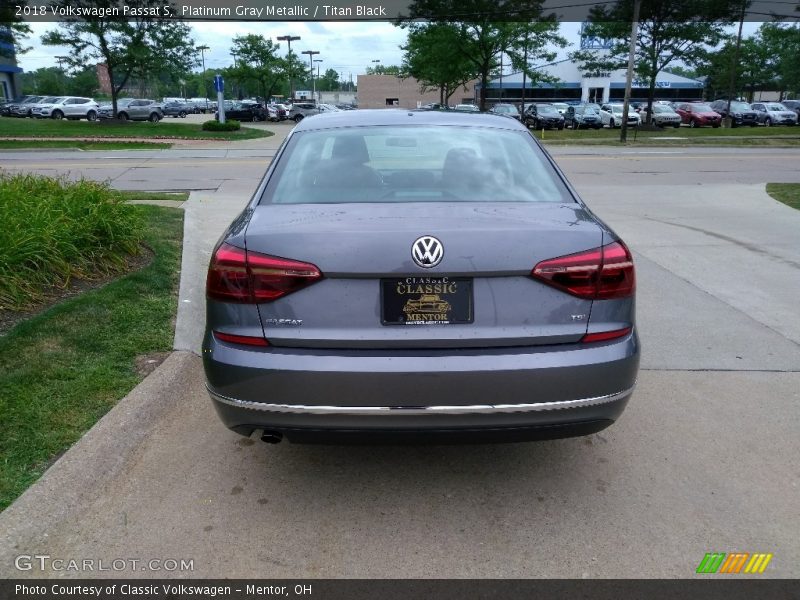 Platinum Gray Metallic / Titan Black 2018 Volkswagen Passat S
