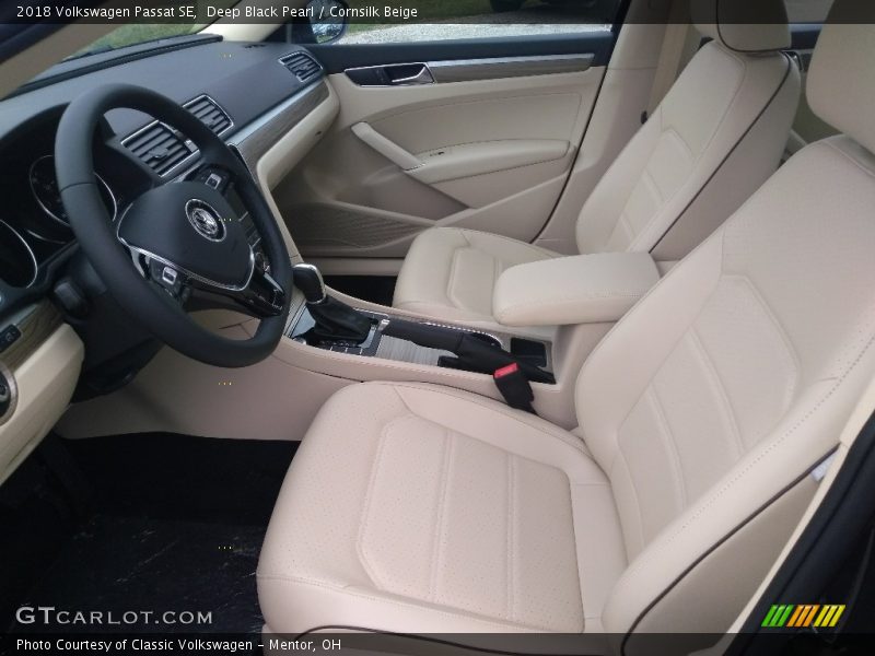 Deep Black Pearl / Cornsilk Beige 2018 Volkswagen Passat SE