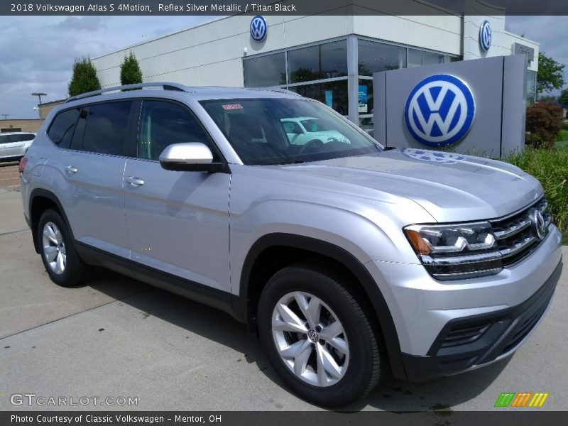 Front 3/4 View of 2018 Atlas S 4Motion