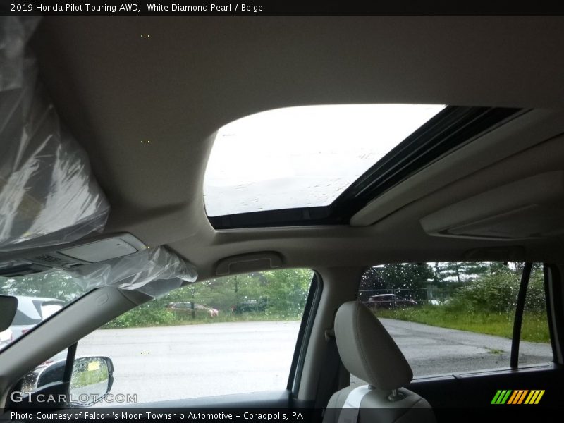 Sunroof of 2019 Pilot Touring AWD