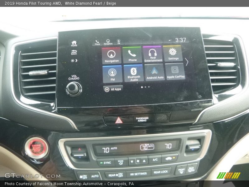 Controls of 2019 Pilot Touring AWD
