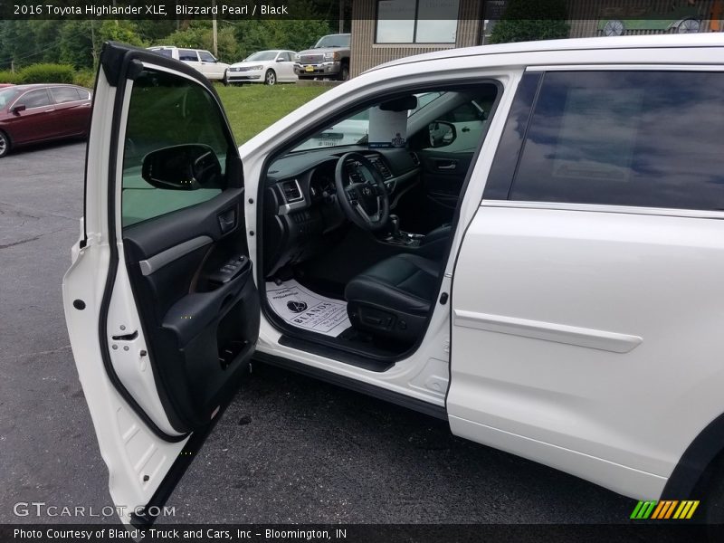Blizzard Pearl / Black 2016 Toyota Highlander XLE