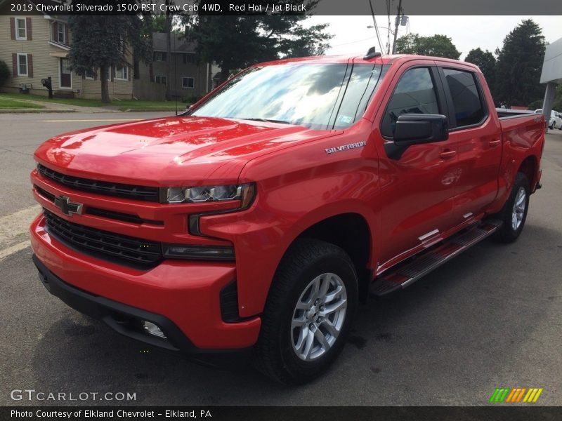 Front 3/4 View of 2019 Silverado 1500 RST Crew Cab 4WD