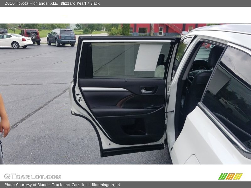 Blizzard Pearl / Black 2016 Toyota Highlander XLE