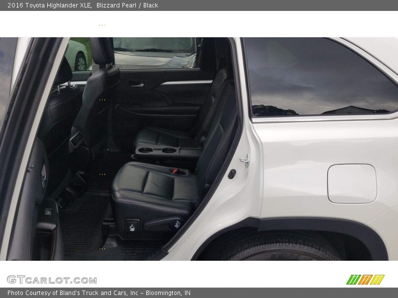 Blizzard Pearl / Black 2016 Toyota Highlander XLE