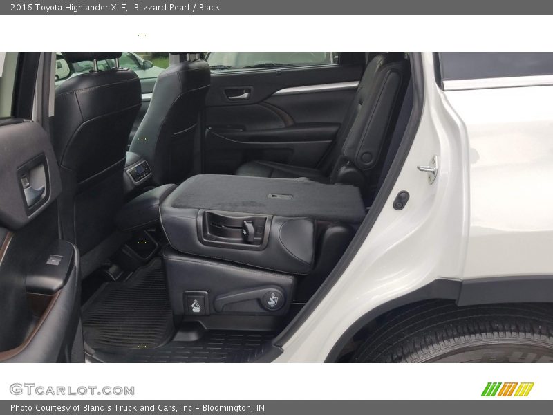 Blizzard Pearl / Black 2016 Toyota Highlander XLE
