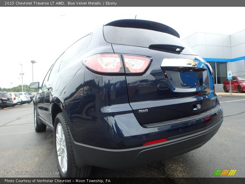 Blue Velvet Metallic / Ebony 2015 Chevrolet Traverse LT AWD