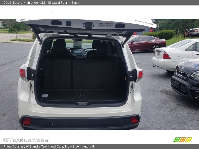 Blizzard Pearl / Black 2016 Toyota Highlander XLE