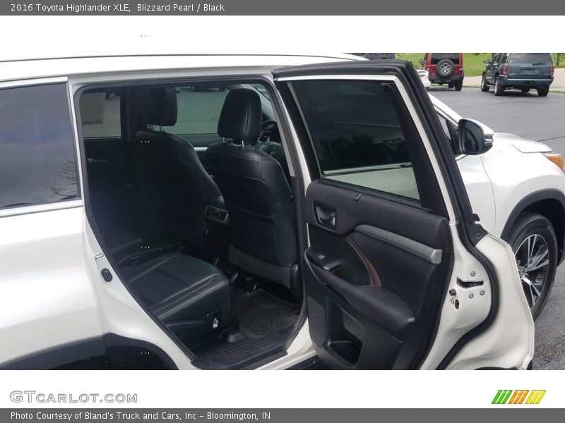 Blizzard Pearl / Black 2016 Toyota Highlander XLE