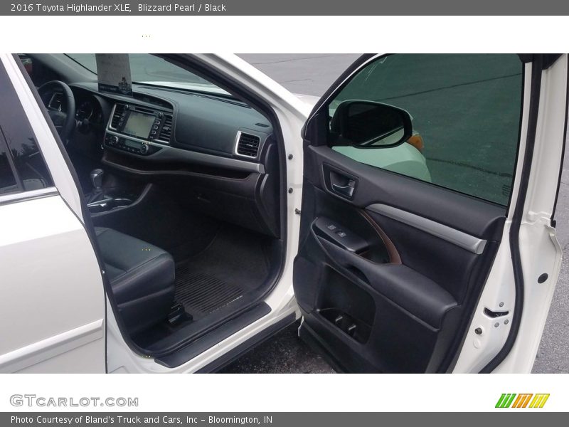 Blizzard Pearl / Black 2016 Toyota Highlander XLE