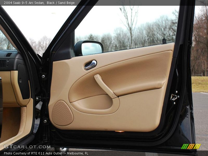 Black / Sand Beige 2004 Saab 9-5 Arc Sedan