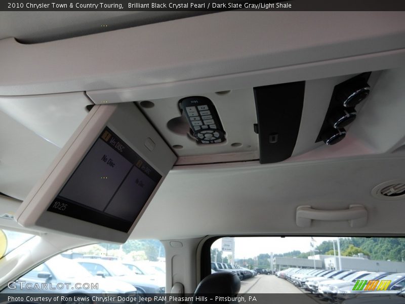 Brilliant Black Crystal Pearl / Dark Slate Gray/Light Shale 2010 Chrysler Town & Country Touring