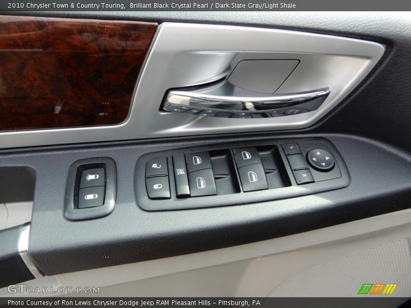Brilliant Black Crystal Pearl / Dark Slate Gray/Light Shale 2010 Chrysler Town & Country Touring
