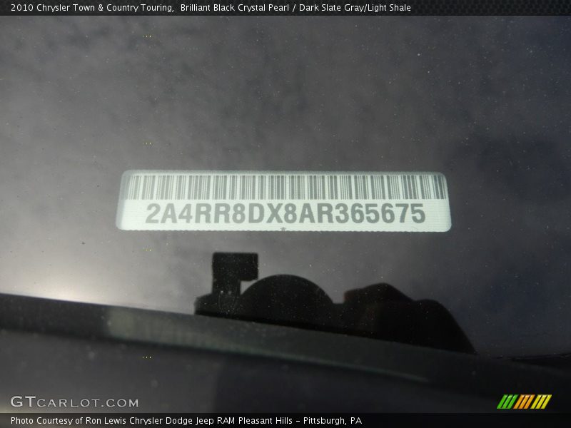 Brilliant Black Crystal Pearl / Dark Slate Gray/Light Shale 2010 Chrysler Town & Country Touring