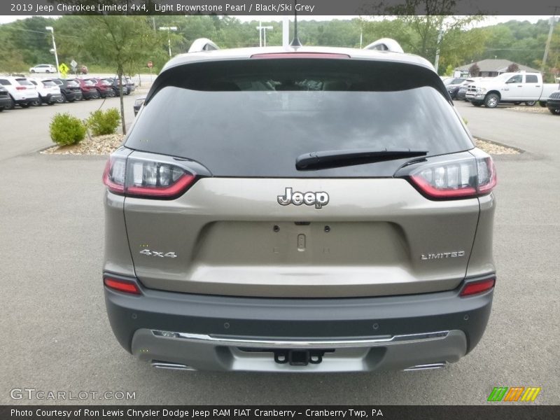 Light Brownstone Pearl / Black/Ski Grey 2019 Jeep Cherokee Limited 4x4