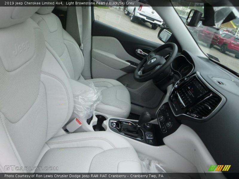 Light Brownstone Pearl / Black/Ski Grey 2019 Jeep Cherokee Limited 4x4