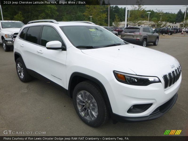 Bright White / Black 2019 Jeep Cherokee Latitude Plus 4x4