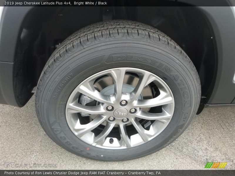 Bright White / Black 2019 Jeep Cherokee Latitude Plus 4x4