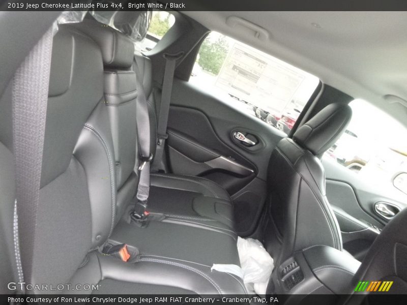 Bright White / Black 2019 Jeep Cherokee Latitude Plus 4x4
