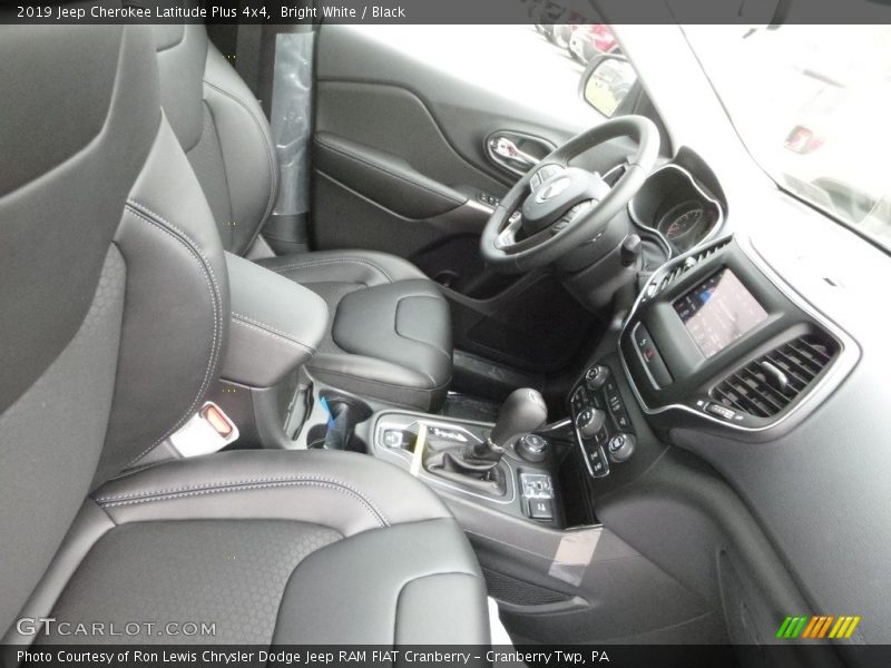 Bright White / Black 2019 Jeep Cherokee Latitude Plus 4x4
