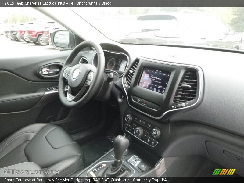 Bright White / Black 2019 Jeep Cherokee Latitude Plus 4x4