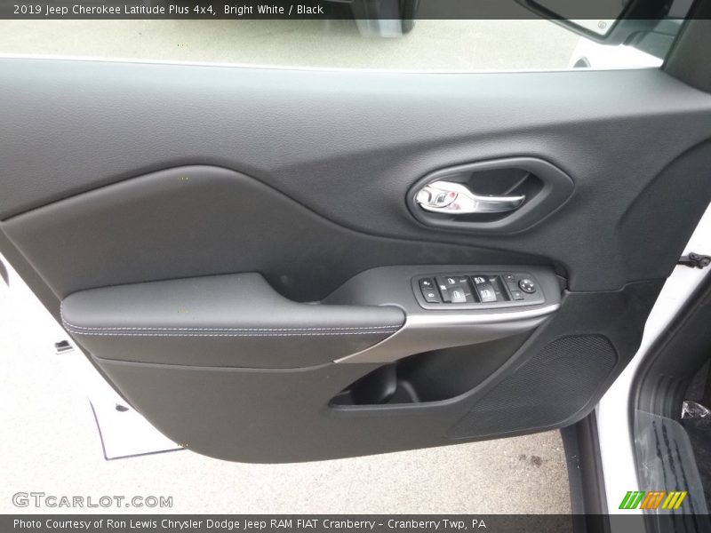 Bright White / Black 2019 Jeep Cherokee Latitude Plus 4x4