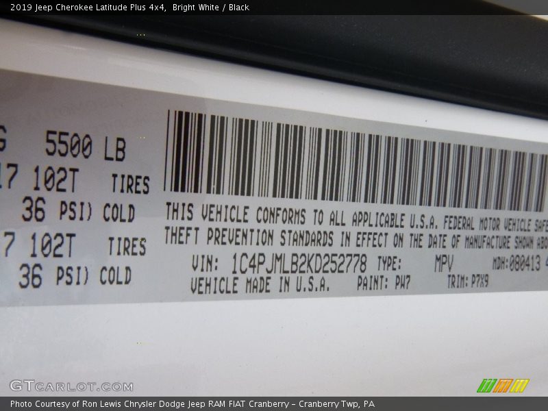 Bright White / Black 2019 Jeep Cherokee Latitude Plus 4x4