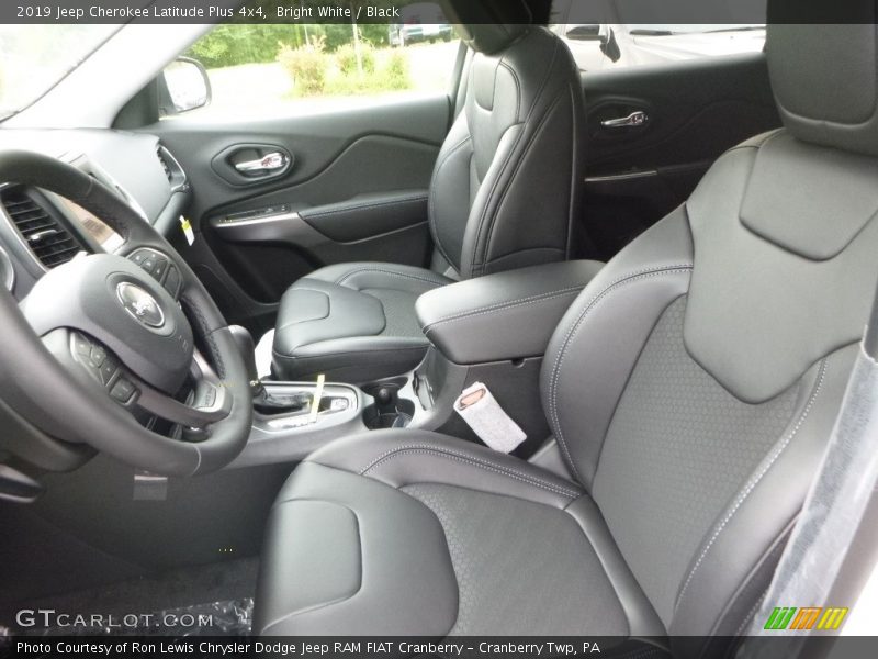 Bright White / Black 2019 Jeep Cherokee Latitude Plus 4x4