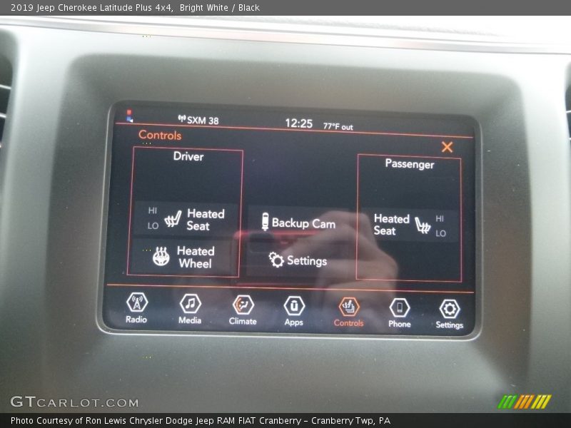 Bright White / Black 2019 Jeep Cherokee Latitude Plus 4x4