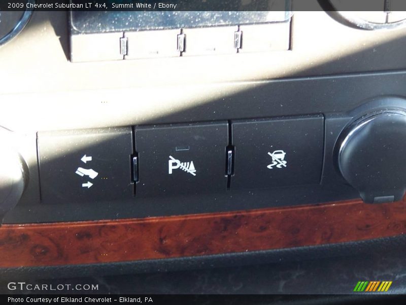 Summit White / Ebony 2009 Chevrolet Suburban LT 4x4