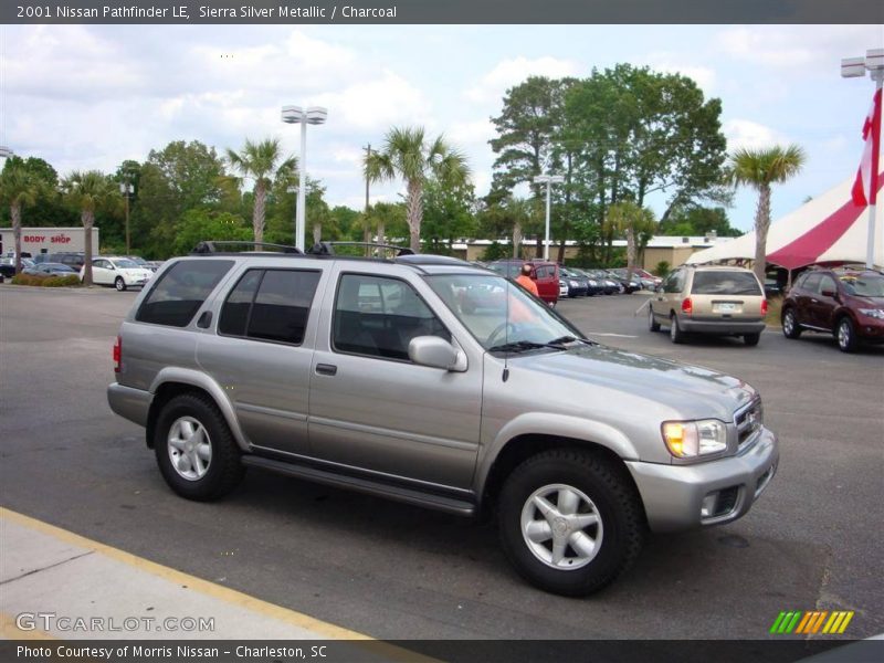 Sierra Silver Metallic / Charcoal 2001 Nissan Pathfinder LE