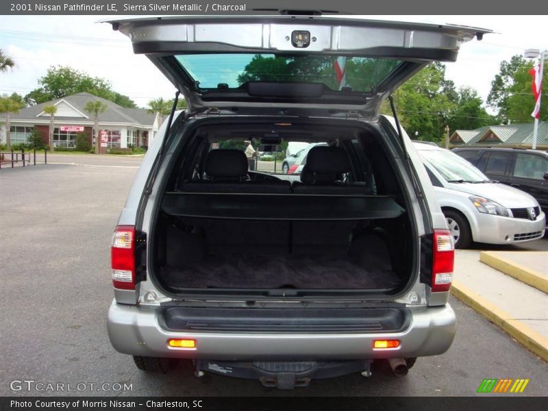 Sierra Silver Metallic / Charcoal 2001 Nissan Pathfinder LE