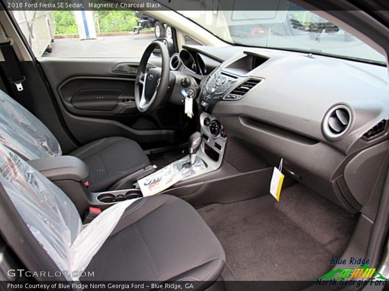 Magnetic / Charcoal Black 2018 Ford Fiesta SE Sedan