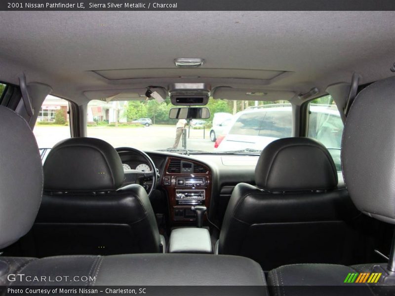 Sierra Silver Metallic / Charcoal 2001 Nissan Pathfinder LE