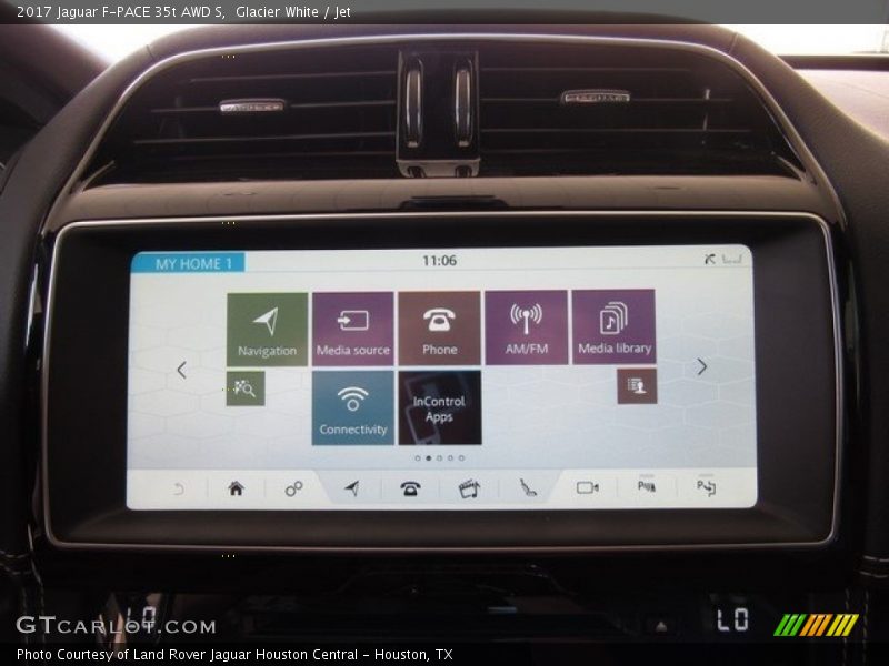 Glacier White / Jet 2017 Jaguar F-PACE 35t AWD S
