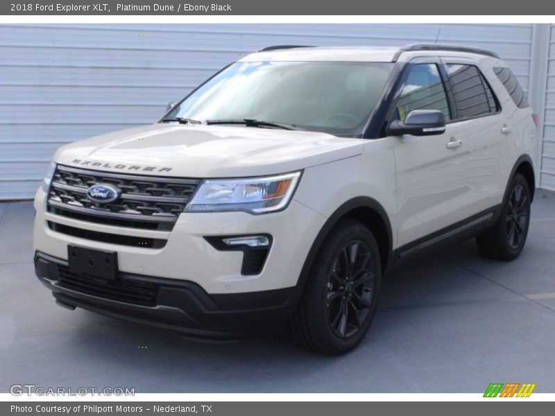 Front 3/4 View of 2018 Explorer XLT