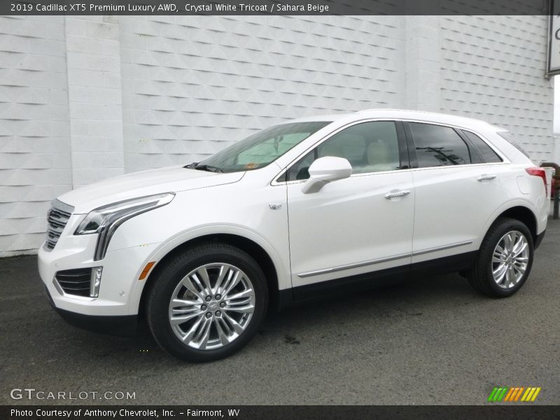 Front 3/4 View of 2019 XT5 Premium Luxury AWD