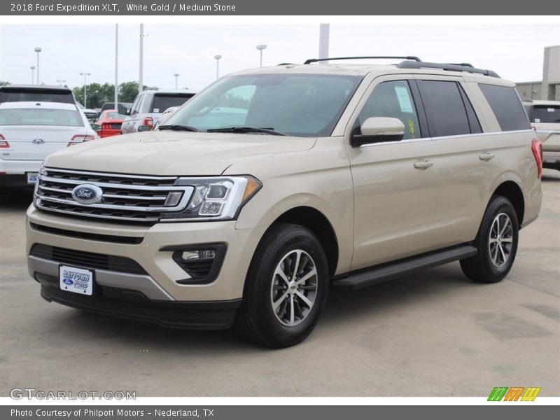 Front 3/4 View of 2018 Expedition XLT