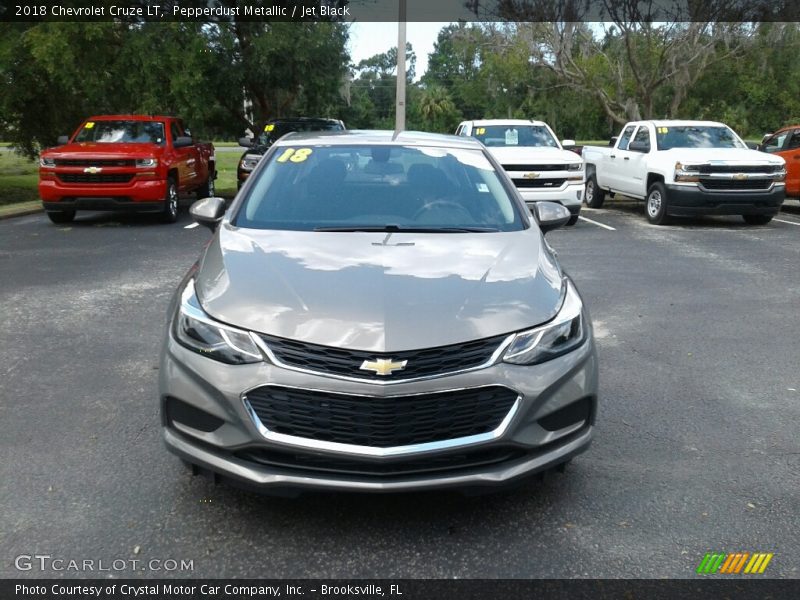 Pepperdust Metallic / Jet Black 2018 Chevrolet Cruze LT
