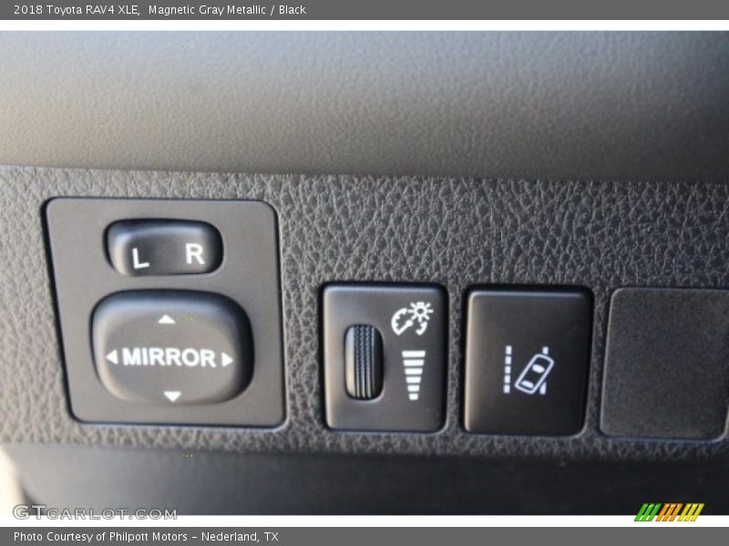 Magnetic Gray Metallic / Black 2018 Toyota RAV4 XLE