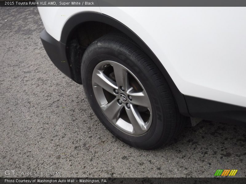Super White / Black 2015 Toyota RAV4 XLE AWD